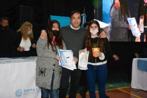 Cuarenta y siete familias recibieron la llave de sus flamantes viviendas en Río Gallegos