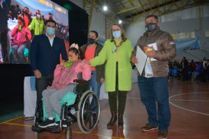 Cuarenta y siete familias recibieron la llave de sus flamantes viviendas en Río Gallegos