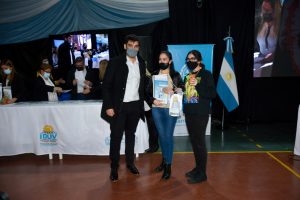 Cuarenta y siete familias recibieron la llave de sus flamantes viviendas en Río Gallegos