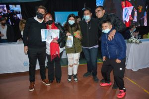 Cuarenta y siete familias recibieron la llave de sus flamantes viviendas en Río Gallegos
