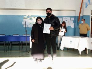 Educación entregó Certificados de Formación Docente y “Libros para Aprender” en Los Antiguos