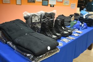 Los Antiguos recibió uniformes para todas las áreas policiales y de seguridad