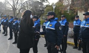 Concretaron la entrega de uniformes a efectivos policiales y de seguridad en Las Heras