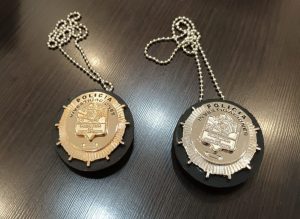 Se presentaron las placas identificatorias para las áreas de investigaciones de la Policía de Santa Cruz
