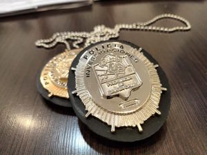 Se presentaron las placas identificatorias para las áreas de investigaciones de la Policía de Santa Cruz