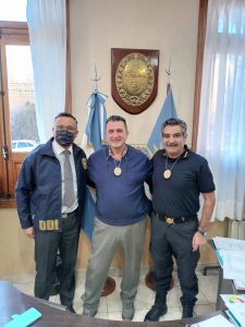 Se presentaron las placas identificatorias para las áreas de investigaciones de la Policía de Santa Cruz
