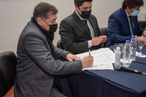 Alicia encabezó la firma de convenios destinados a la formación de agentes para la atención de infancias y adolescencias