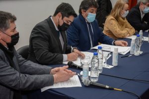 Alicia encabezó la firma de convenios destinados a la formación de agentes para la atención de infancias y adolescencias