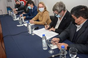 Alicia encabezó la firma de convenios destinados a la formación de agentes para la atención de infancias y adolescencias