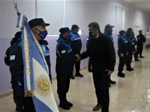 El gobierno realizó la entrega de uniformes para el Sistema Público de Seguridad