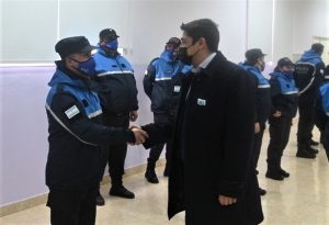 El gobierno realizó la entrega de uniformes para el Sistema Público de Seguridad