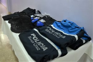 El gobierno realizó la entrega de uniformes para el Sistema Público de Seguridad