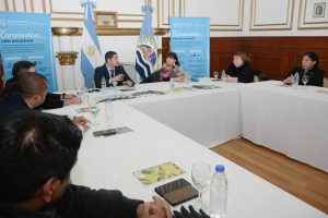 Entrega de kit de libros y películas para bibliotecas de penales provinciales