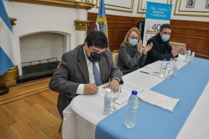 Alicia participó del acto de firma de acta para fortalecer los sistemas sanitarios de Río Gallegos y Río Turbio