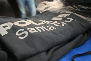 Se realizó la entrega de uniformes a Policías de Puerto Santa Cruz