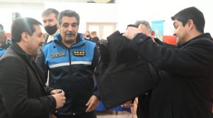Se realizó la entrega de uniformes a Policías de Puerto Santa Cruz