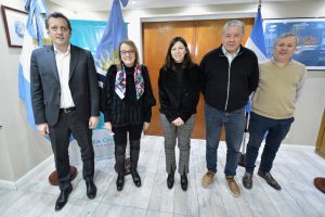 Batakis firmó la adenda para dar continuidad a la obra de las represas en Santa Cruz