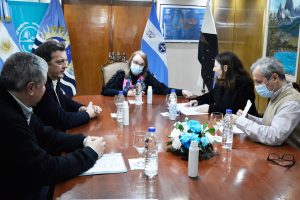 Batakis firmó la adenda para dar continuidad a la obra de las represas en Santa Cruz