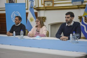Alicia encabezó la firma de acta para reparación histórica a Santa Cruz