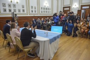 Alicia encabezó la firma de acta para reparación histórica a Santa Cruz