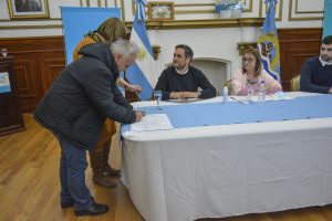 Alicia encabezó la firma de acta para reparación histórica a Santa Cruz