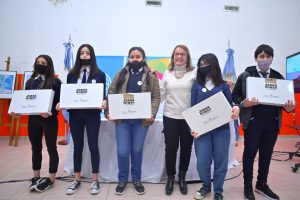 Alicia anunció la construcción de seis nuevas escuelas técnicas en Santa Cruz