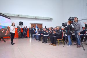 Alicia anunció la construcción de seis nuevas escuelas técnicas en Santa Cruz