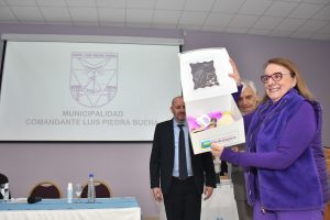 Alicia encabezó acto de firma de convenio y entrega de insumos tecnológicos en Piedra Buena