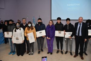 Alicia encabezó acto de firma de convenio y entrega de insumos tecnológicos en Piedra Buena