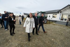 Alicia encabezó la presentación de la nueva maquinaria agrícola