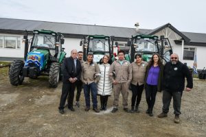 Alicia encabezó la presentación de la nueva maquinaria agrícola