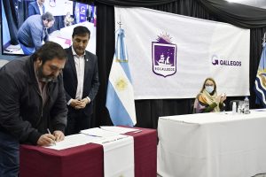 Alicia participó del acto de adjudicación de tierras fiscales a vecinos y vecinas de Río Gallegos