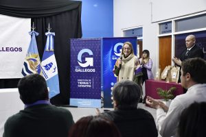 Alicia participó del acto de adjudicación de tierras fiscales a vecinos y vecinas de Río Gallegos
