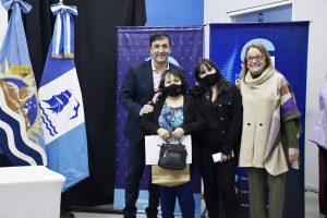Alicia participó del acto de adjudicación de tierras fiscales a vecinos y vecinas de Río Gallegos
