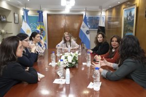 Alicia recibió autoridades con quienes dialogó sobre las leyes Belén y Olimpia