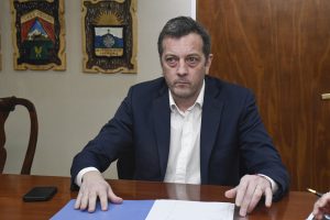 Alicia firmó las escrituras de propiedad de tres estancias de la provincia