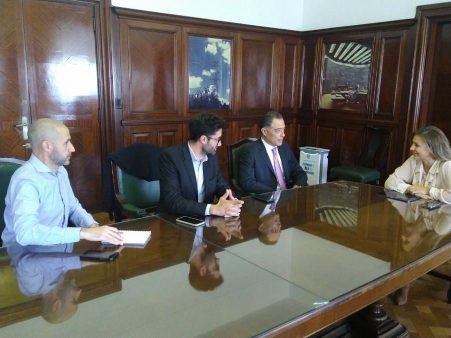 El Gobierno realiza gestiones para concretar obras de infraestructura eléctrica en Santa Cruz