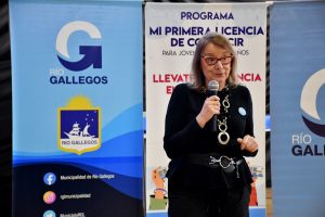 Alicia participó del acto en la entrega de licencias de conducir a jóvenes