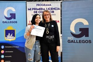 Alicia participó del acto en la entrega de licencias de conducir a jóvenes