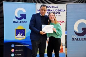 Alicia participó del acto en la entrega de licencias de conducir a jóvenes