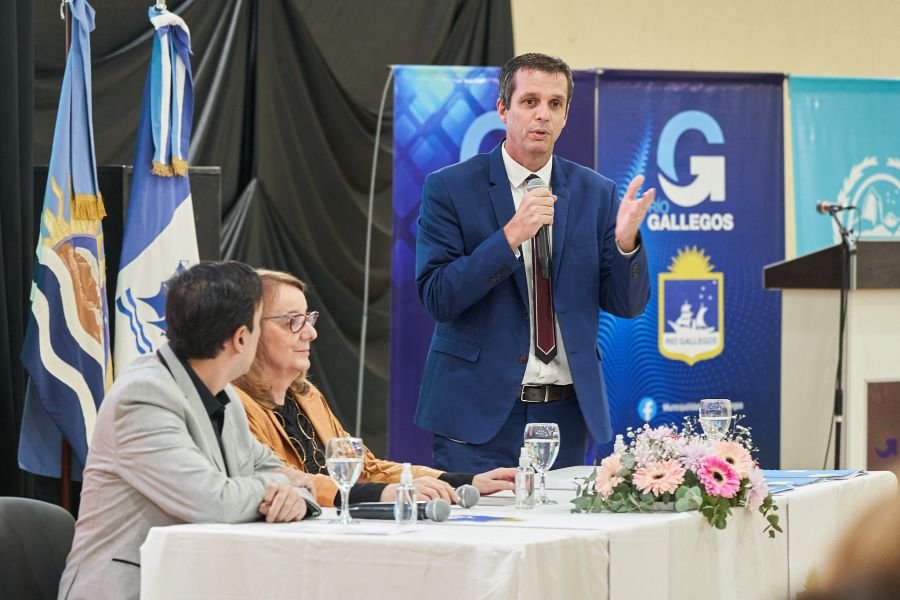 Cresto: “Esta obra de cloacas va a preparar a Río Gallegos para los próximos 40 años”