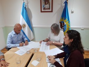 El Gobierno firmó un acuerdo con el municipio de Caleta Olivia