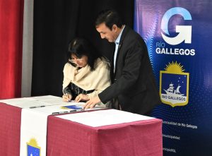 Se firmó el histórico convenio del programa Senderos Escolares
