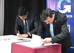Se firmó el histórico convenio del programa Senderos Escolares