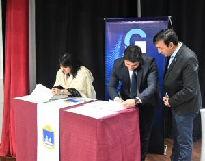 Se firmó el histórico convenio del programa Senderos Escolares