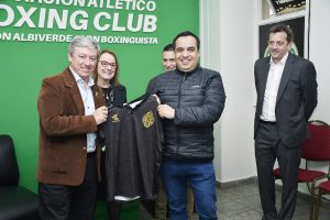 Alicia participó del acto de entrega de luminarias al Atlético Boxing Club de Río Gallegos