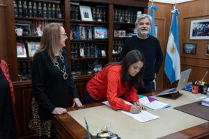 El Gobierno firmó la carta para el diseño del plan quinquenal de Ciencia y Tecnología con Nación