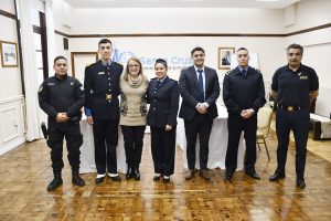 Alicia recibió a efectivos policiales que asistieron a una madre a punto de dar a luz