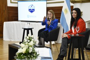 Alicia presentó el programa de tarifa social “Vale Santa Cruz”