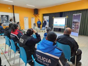 El personal de las fuerzas de seguridad ofició como anfitrión turístico en Los Antiguos